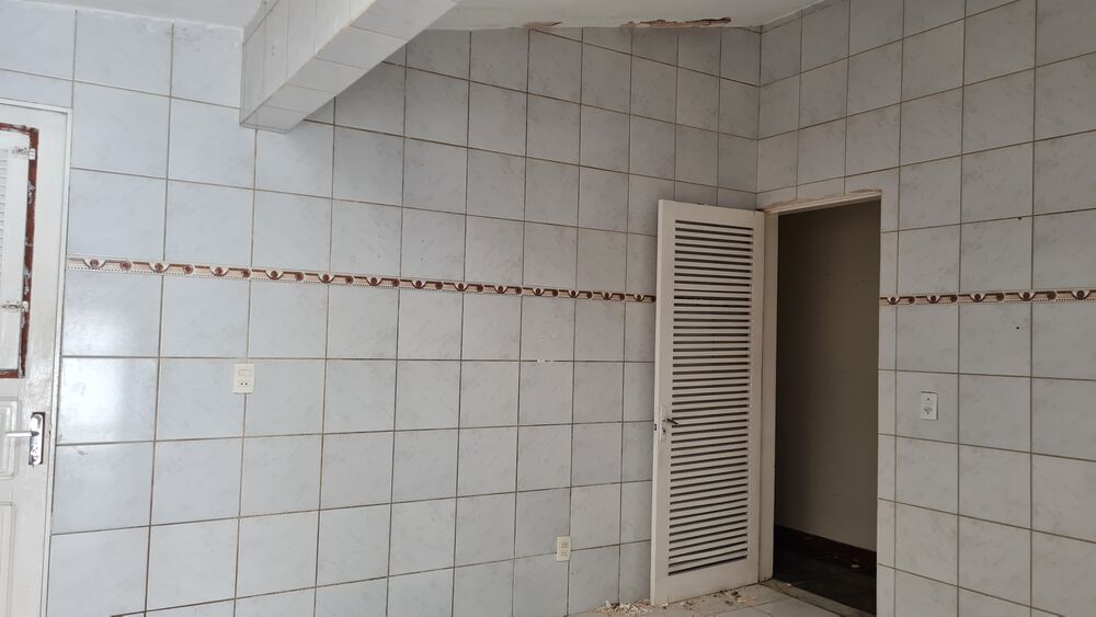 Casa à venda com 4 quartos, 200m² - Foto 2