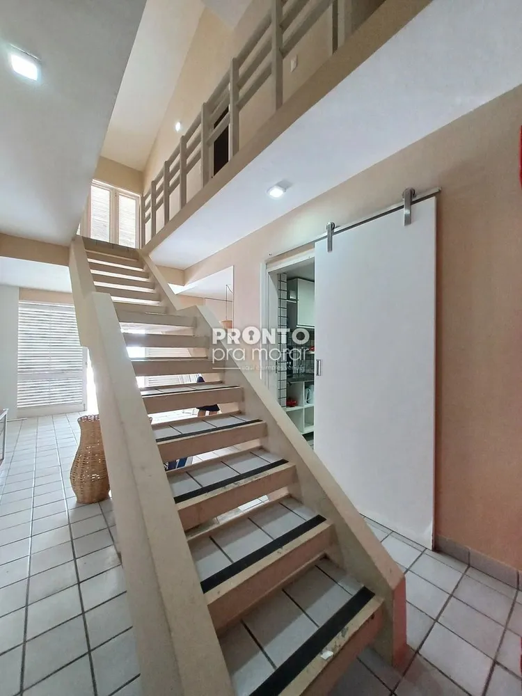 Casa, 6 quartos, 166 m² - Foto 1