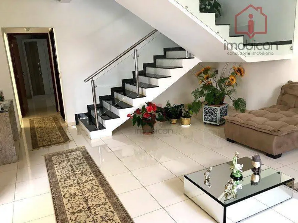 Casa, 6 quartos, 220 m² - Foto 2