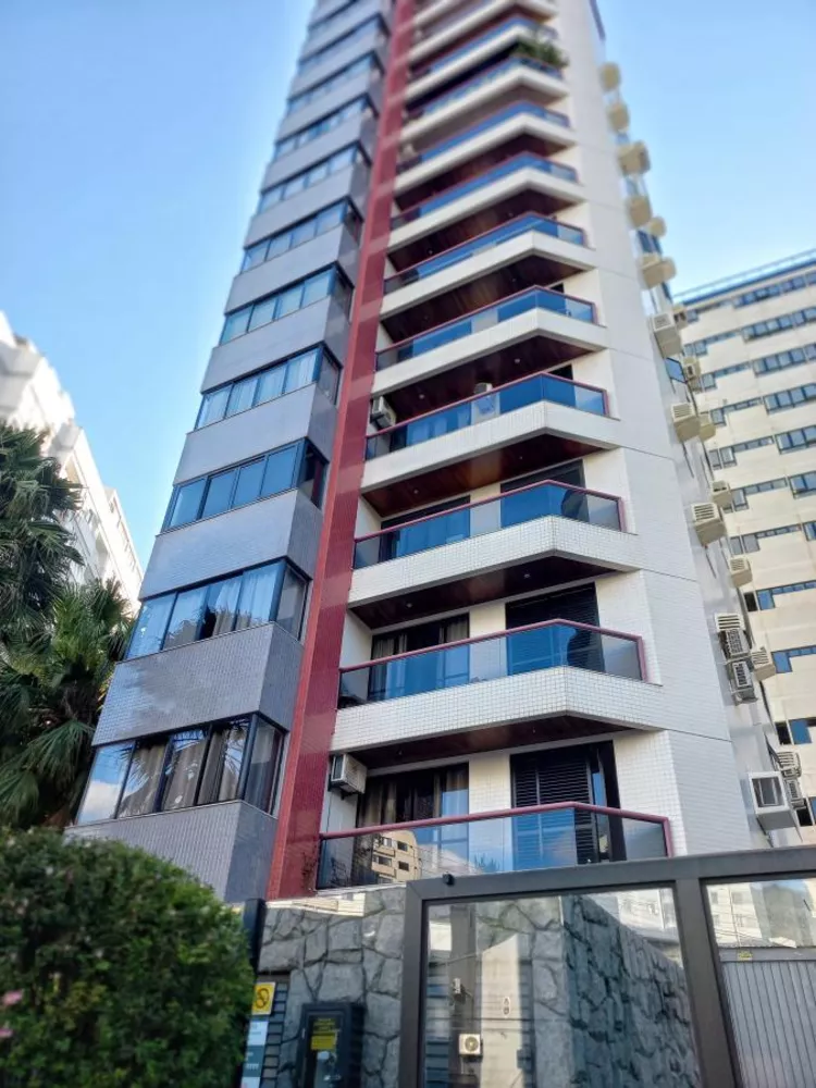 Apartamento à venda com 3 quartos, 120m² - Foto 1