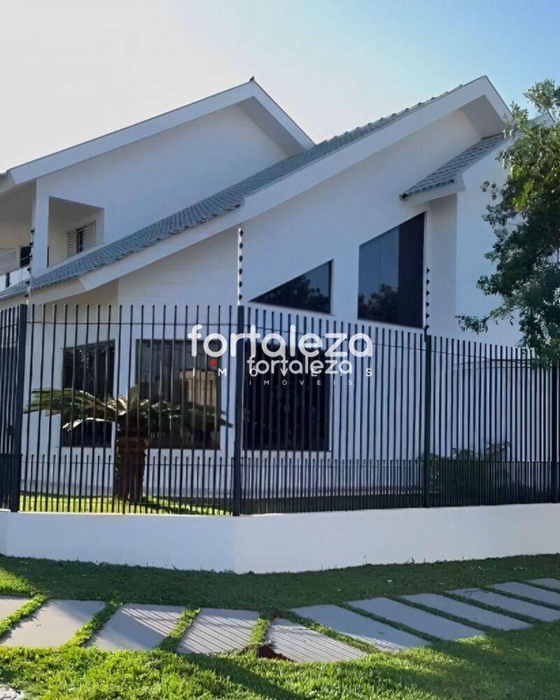 Sobrado, 3 quartos, 361 m² - Foto 1