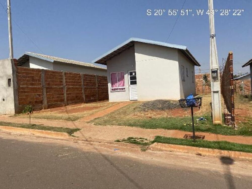 Casa à venda com 2 quartos, 200m² - Foto 1