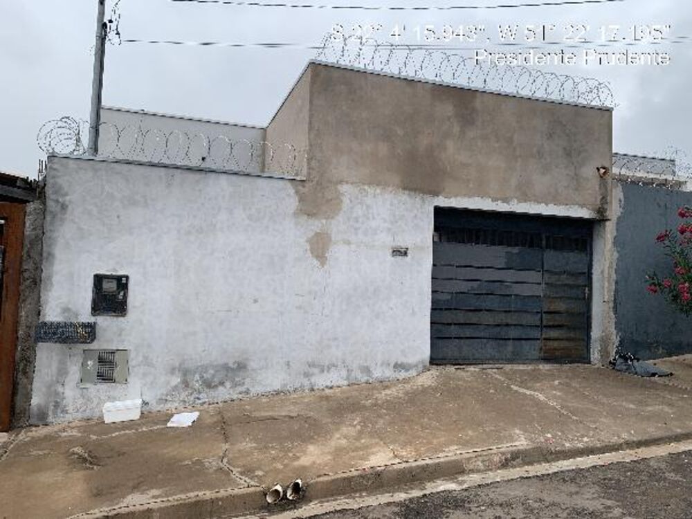 Casa à venda com 2 quartos, 160m² - Foto 1