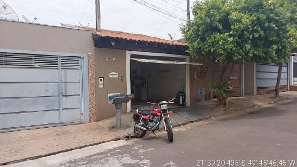 Casa à venda com 2 quartos, 125m² - Foto 1