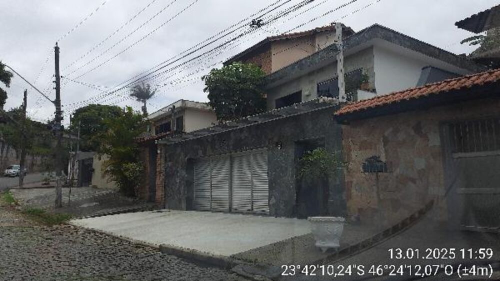 Casa à venda com 4 quartos, 2m² - Foto 1