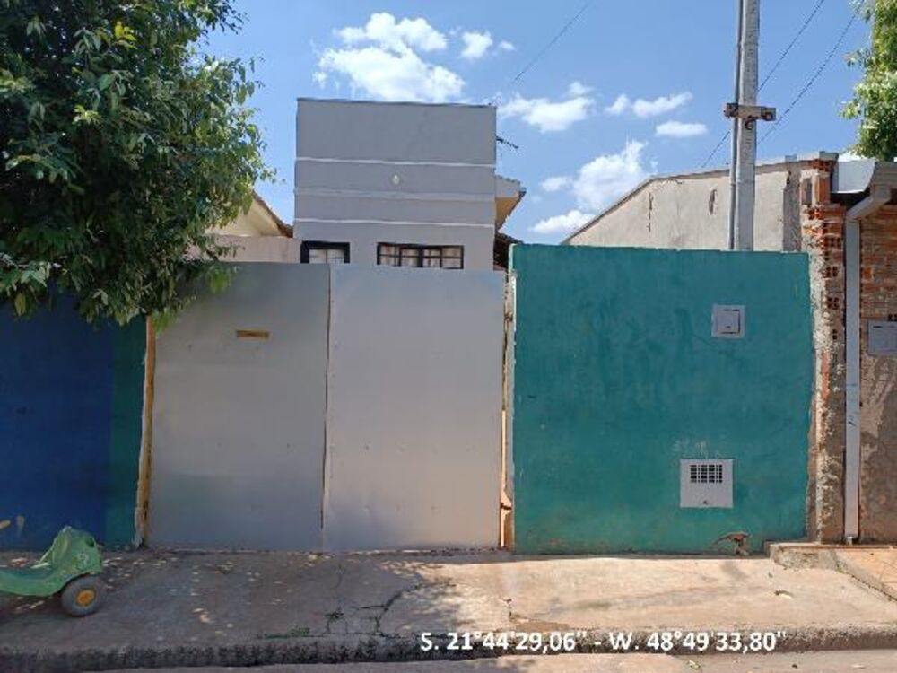 Casa à venda com 2 quartos, 150m² - Foto 1