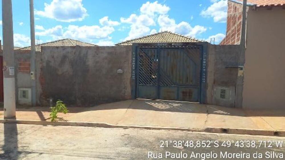 Casa à venda com 2 quartos, 180m² - Foto 1