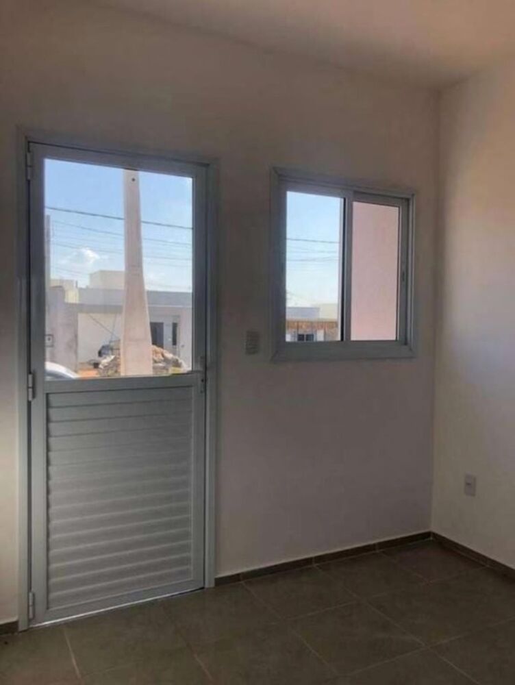 Casa à venda com 2 quartos, 50m² - Foto 3