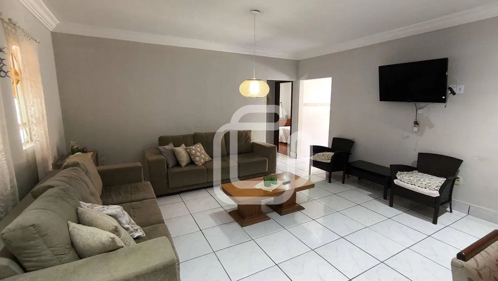 Casa, 4 quartos, 215 m² - Foto 1