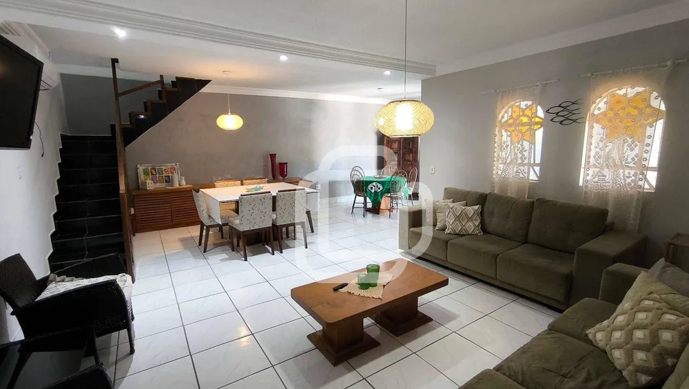Casa, 4 quartos, 215 m² - Foto 2