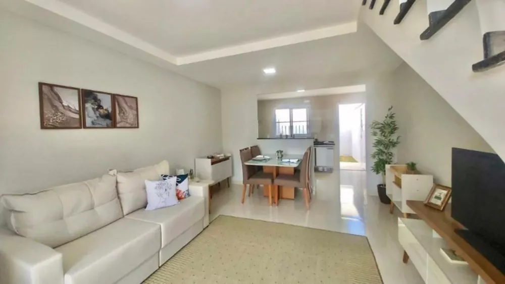 Casa à venda com 2 quartos, 68m² - Foto 3