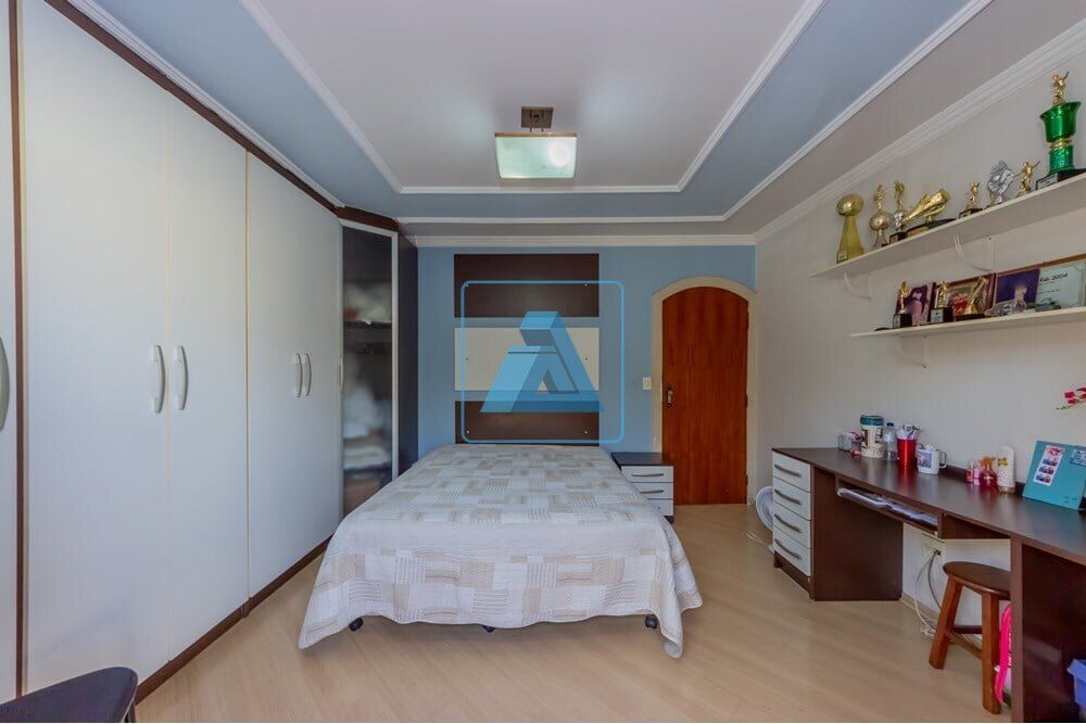 Casa à venda com 3 quartos, 322m² - Foto 7