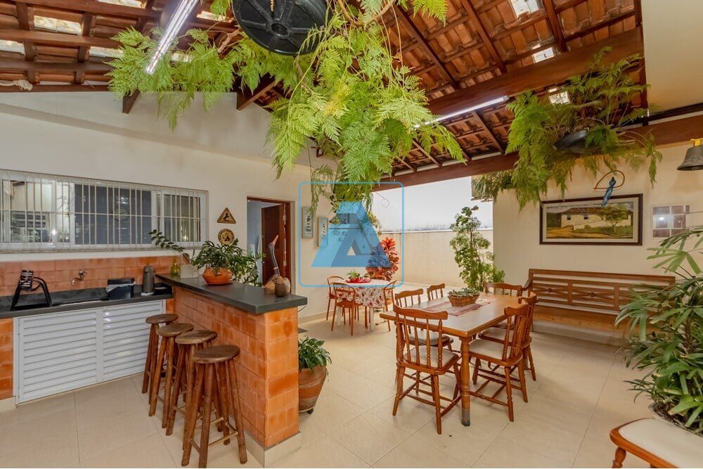Casa à venda com 4 quartos, 237m² - Foto 5
