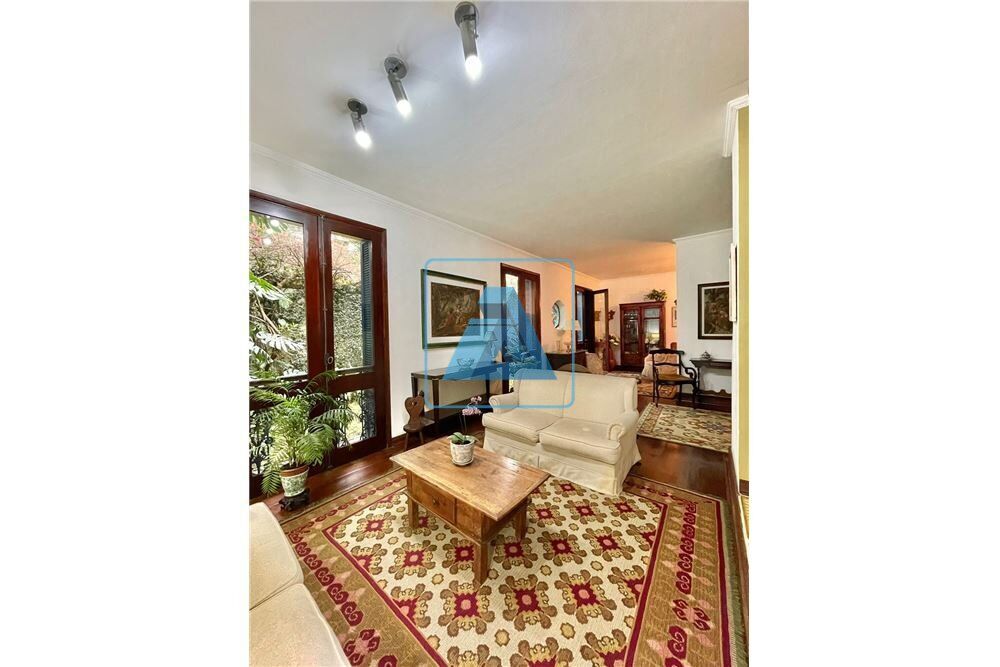 Casa à venda com 4 quartos, 220m² - Foto 6