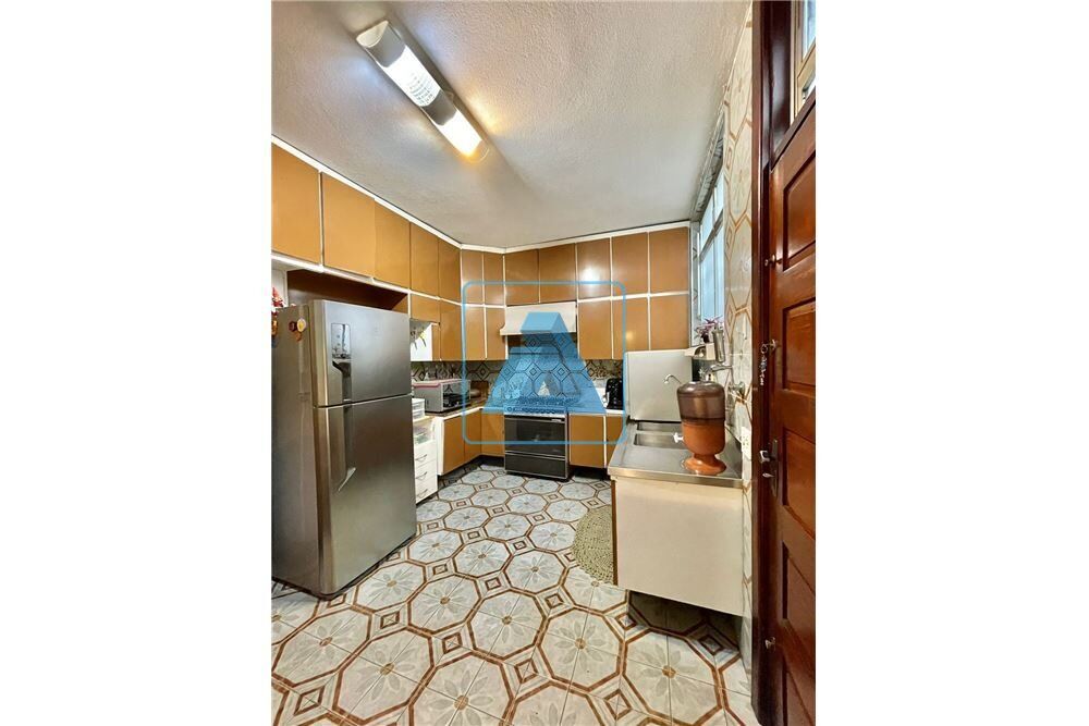 Casa à venda com 4 quartos, 220m² - Foto 8