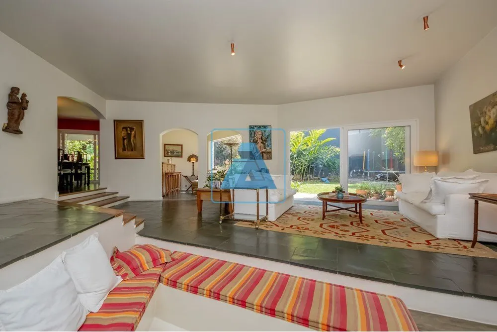 Casa, 4 quartos, 295 m² - Foto 1