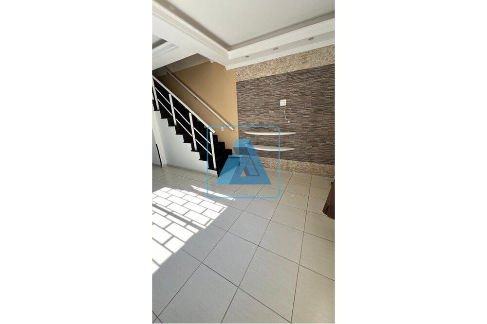 Casa à venda com 2 quartos, 72m² - Foto 5