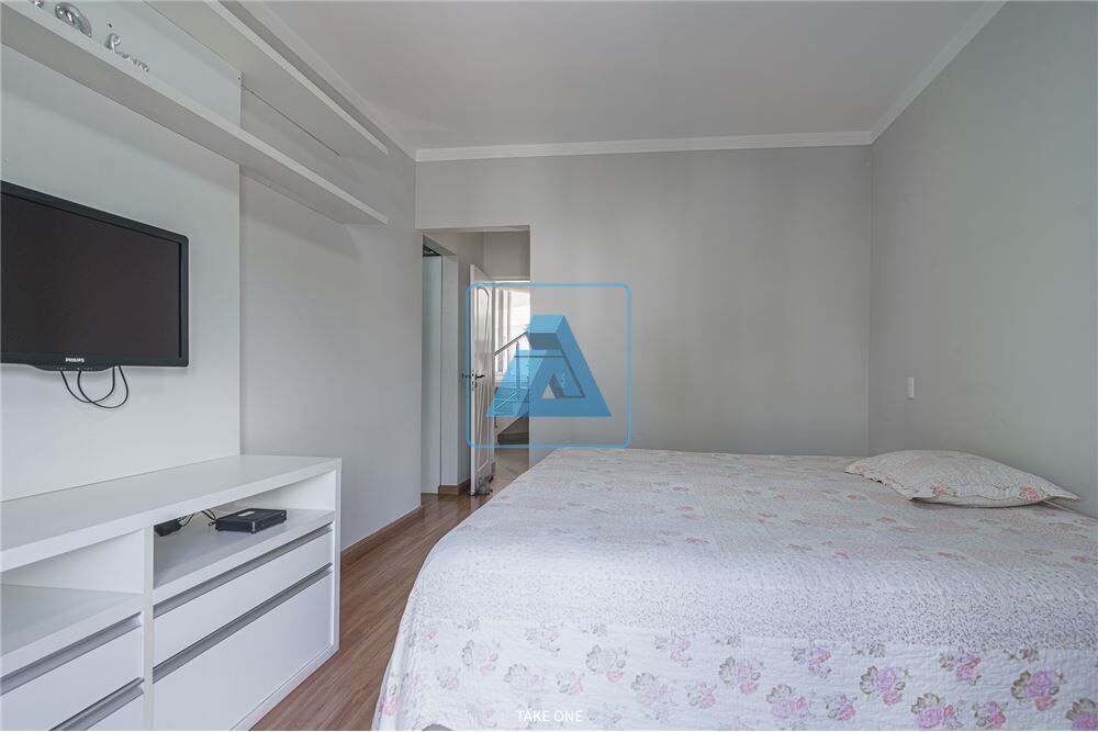 Casa de Condomínio à venda com 4 quartos, 362m² - Foto 2
