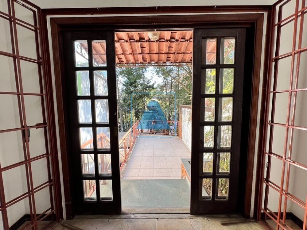 Casa à venda com 2 quartos, 116m² - Foto 2