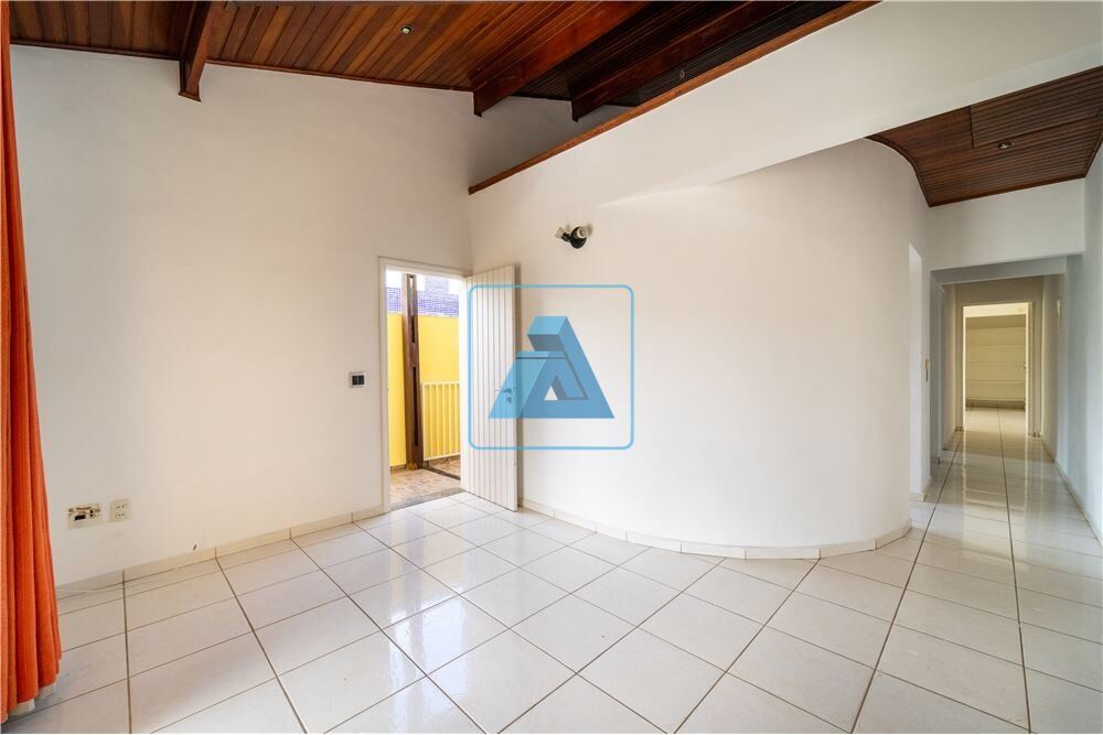 Casa à venda com 2 quartos, 164m² - Foto 4