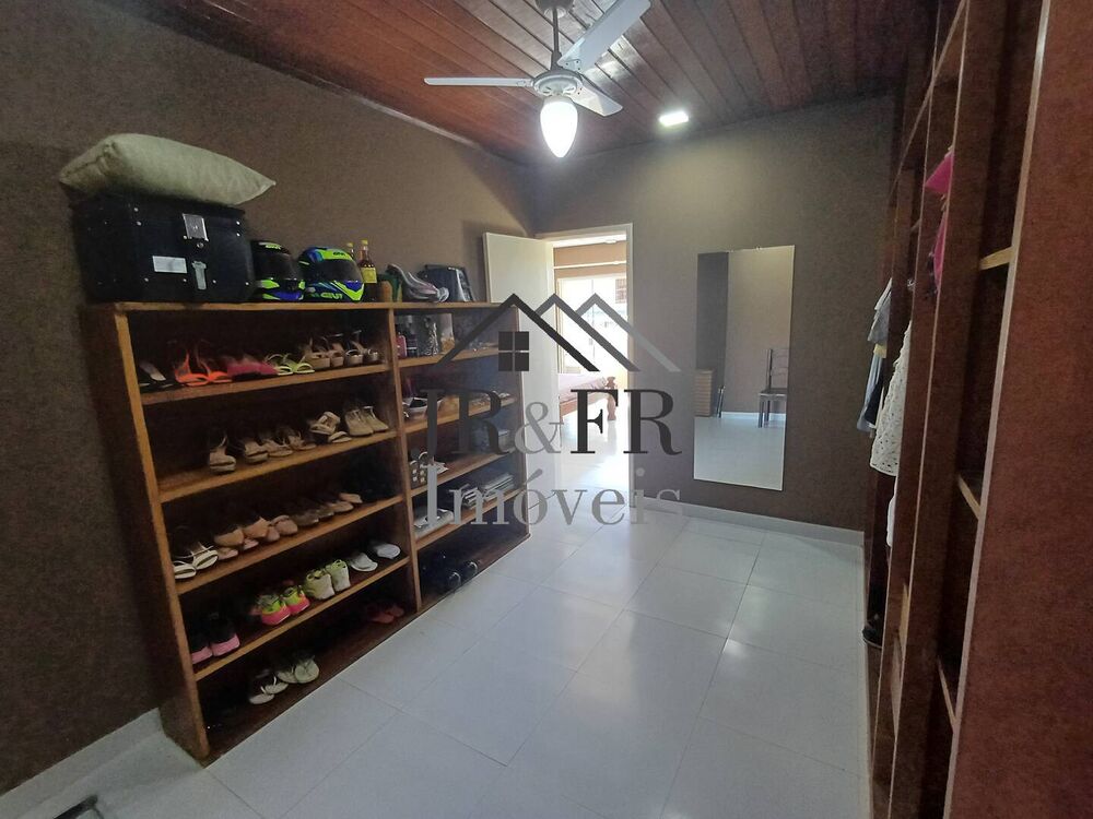 Casa à venda com 7 quartos, 340m² - Foto 4