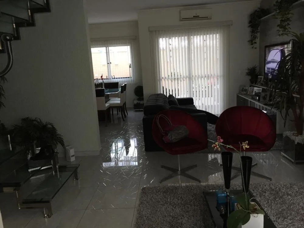 Casa, 3 quartos, 240 m² - Foto 1