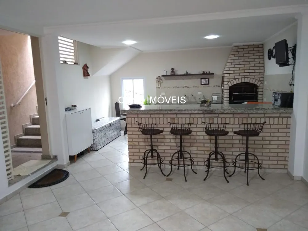 Casa, 3 quartos, 206 m² - Foto 2