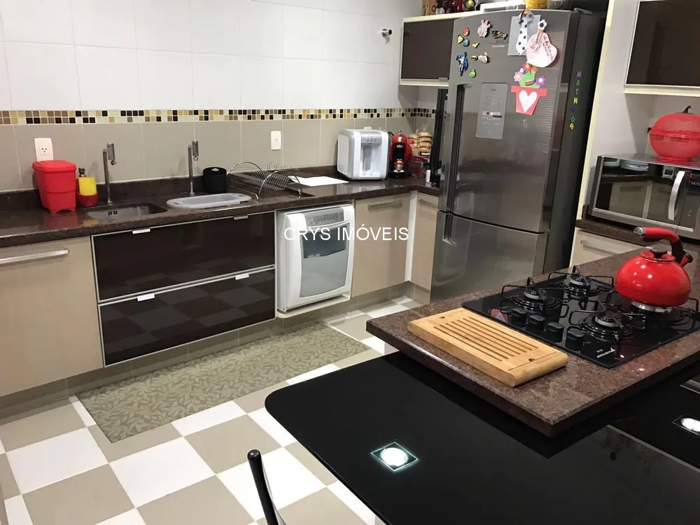 Casa, 4 quartos, 195 m² - Foto 1