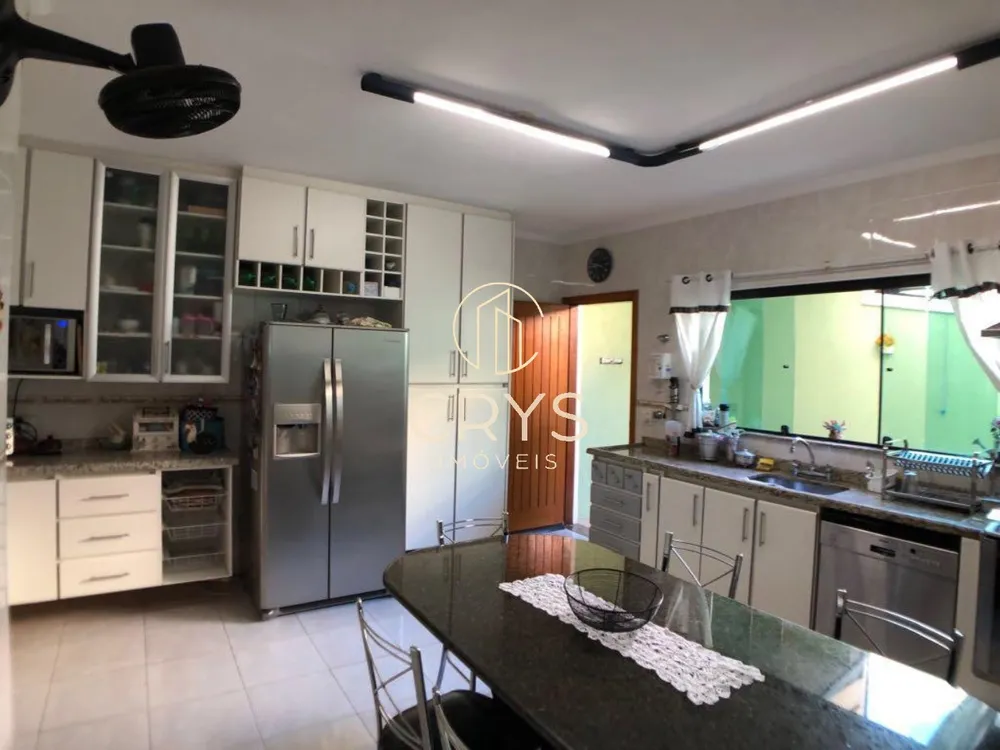 Casa, 3 quartos, 210 m² - Foto 1