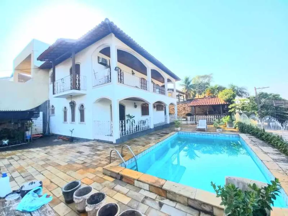 Casa de Condomínio à venda com 3 quartos, 236m² - Foto 3