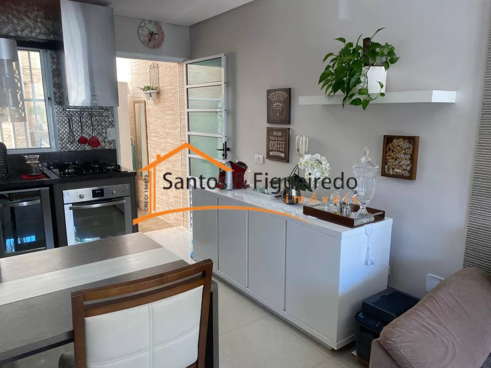 Casa à venda com 2 quartos, 54m² - Foto 1