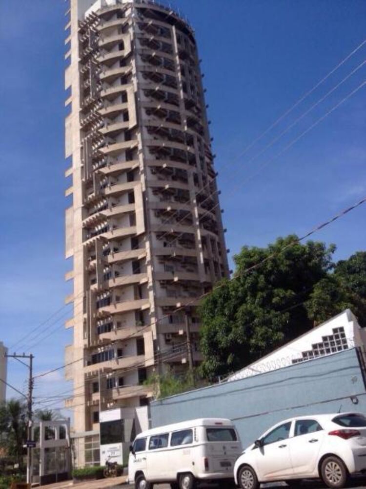 Apartamento à venda com 4 quartos, 198m² - Foto 2