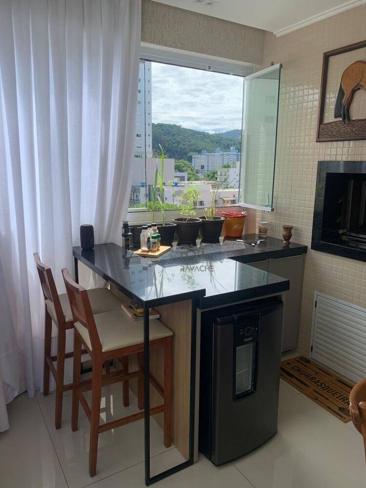 Apartamento à venda com 3 quartos, 130m² - Foto 1