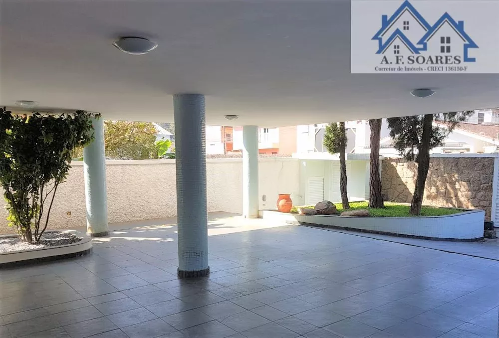 Casa à venda com 3 quartos, 380m² - Foto 2