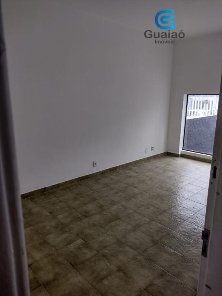 Casa para alugar com 4 quartos, 300m² - Foto 2