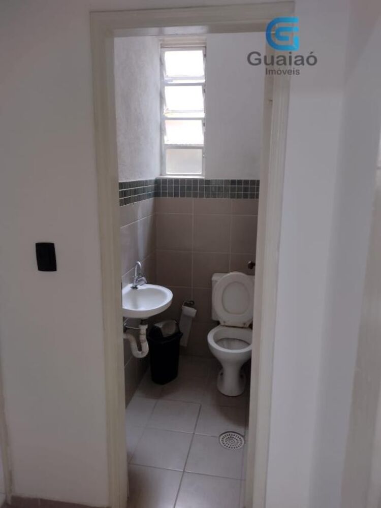 Casa para alugar com 4 quartos, 300m² - Foto 11