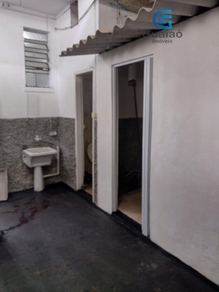 Casa para alugar com 4 quartos, 300m² - Foto 17