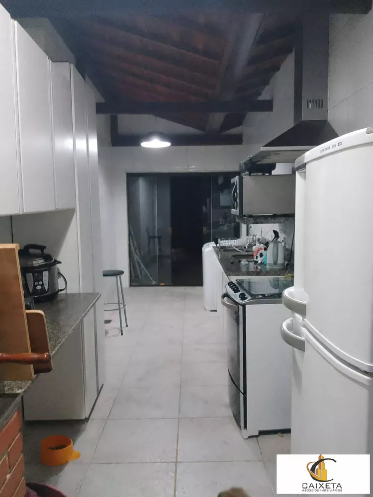 Fazenda à venda com 5 quartos, 2600m² - Foto 4