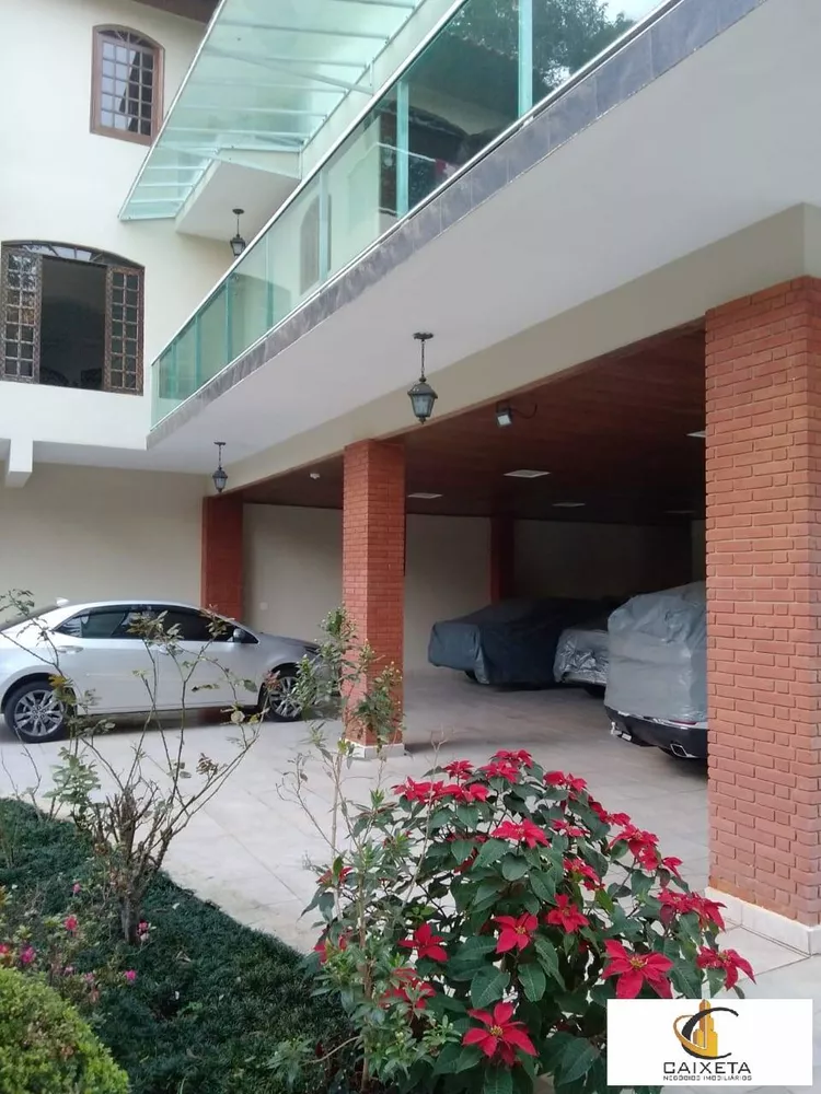 Casa de Condomínio à venda e aluguel com 6 quartos, 600m² - Foto 2