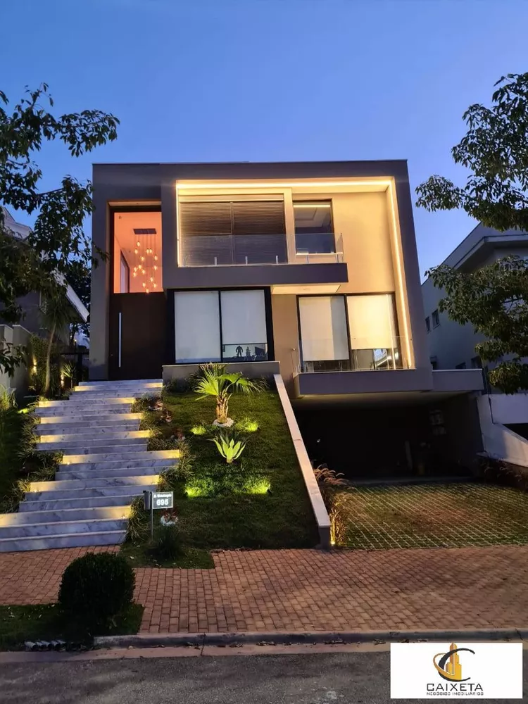 Casa de Condomínio à venda com 4 quartos, 414m² - Foto 1