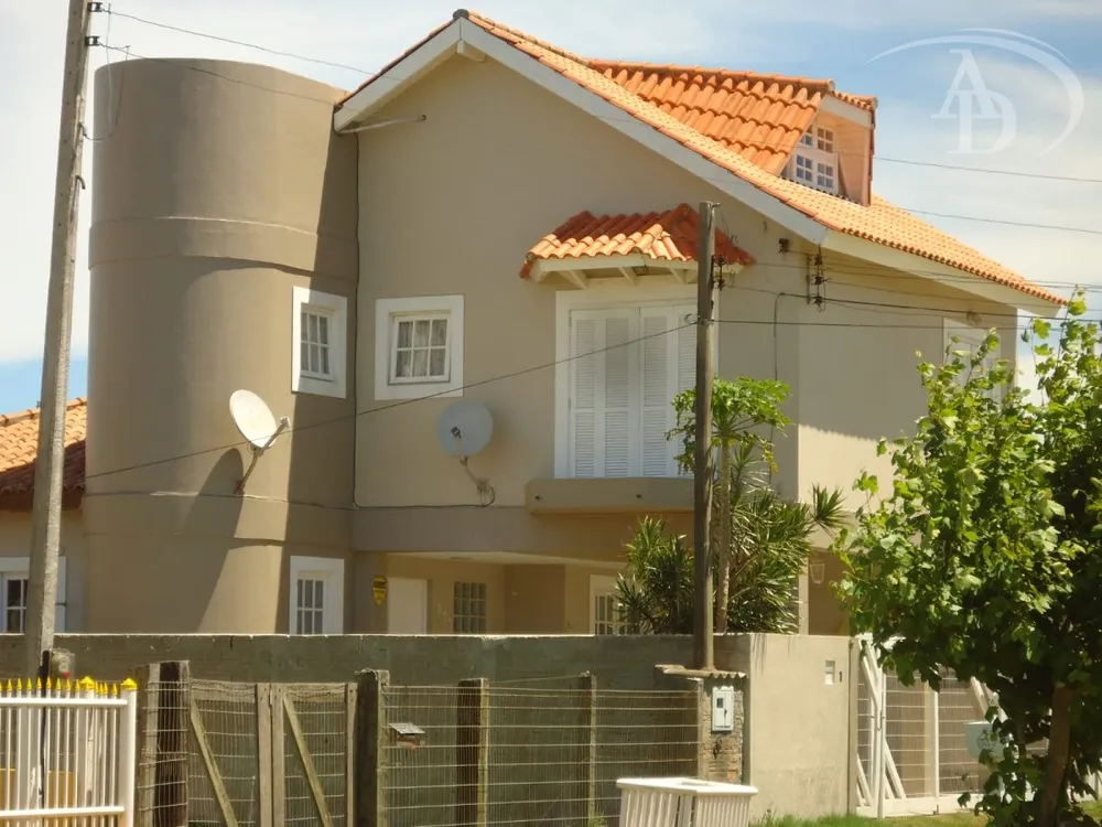 Casa, 3 quartos, 215 m² - Foto 1