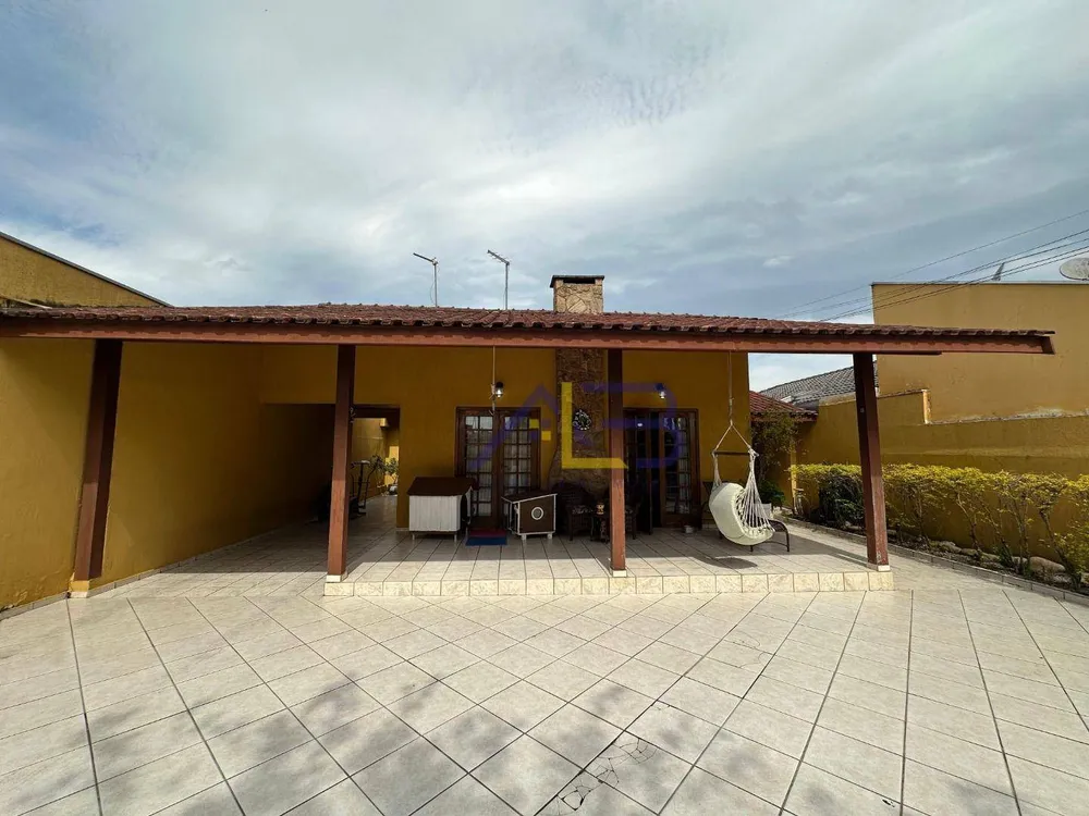 Casa, 4 quartos, 216 m² - Foto 1