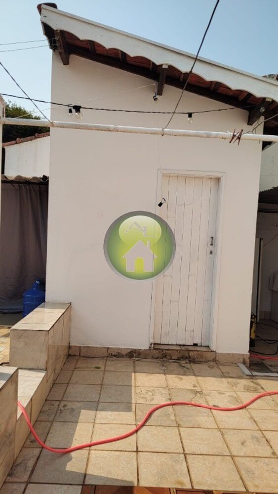 Casa à venda com 2 quartos, 100m² - Foto 1
