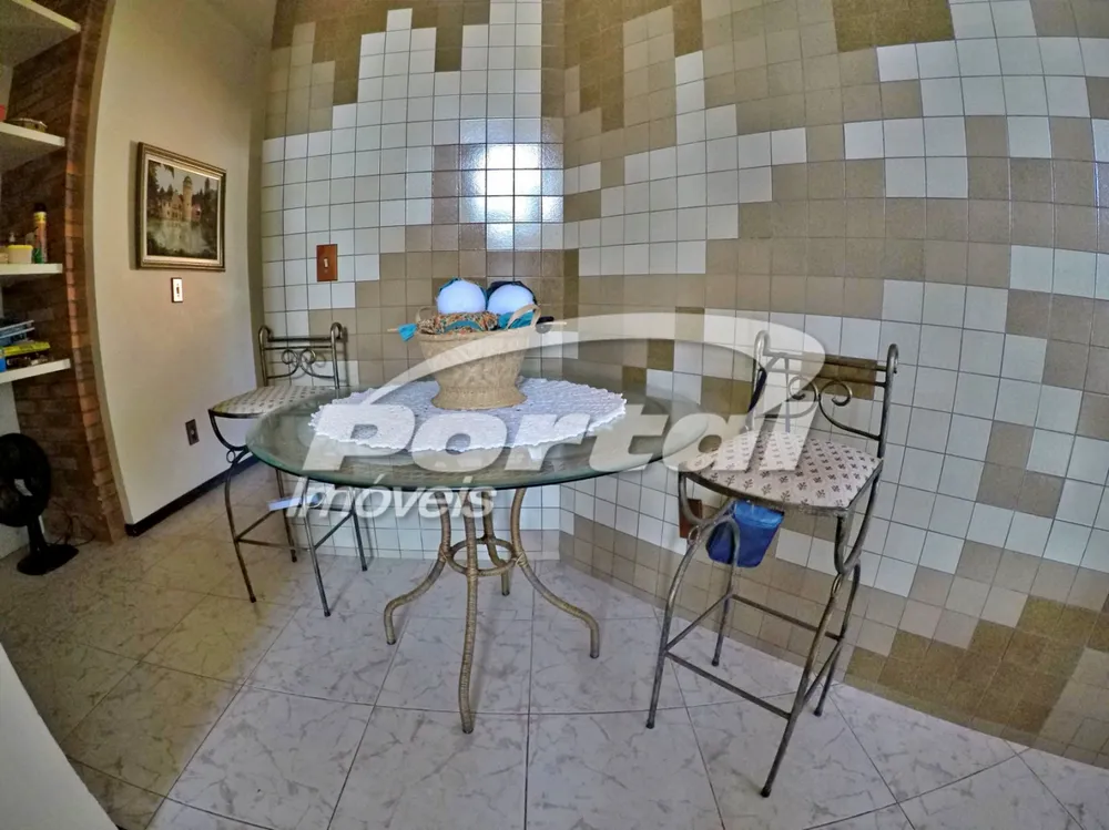 Casa, 4 quartos, 250 m² - Foto 1