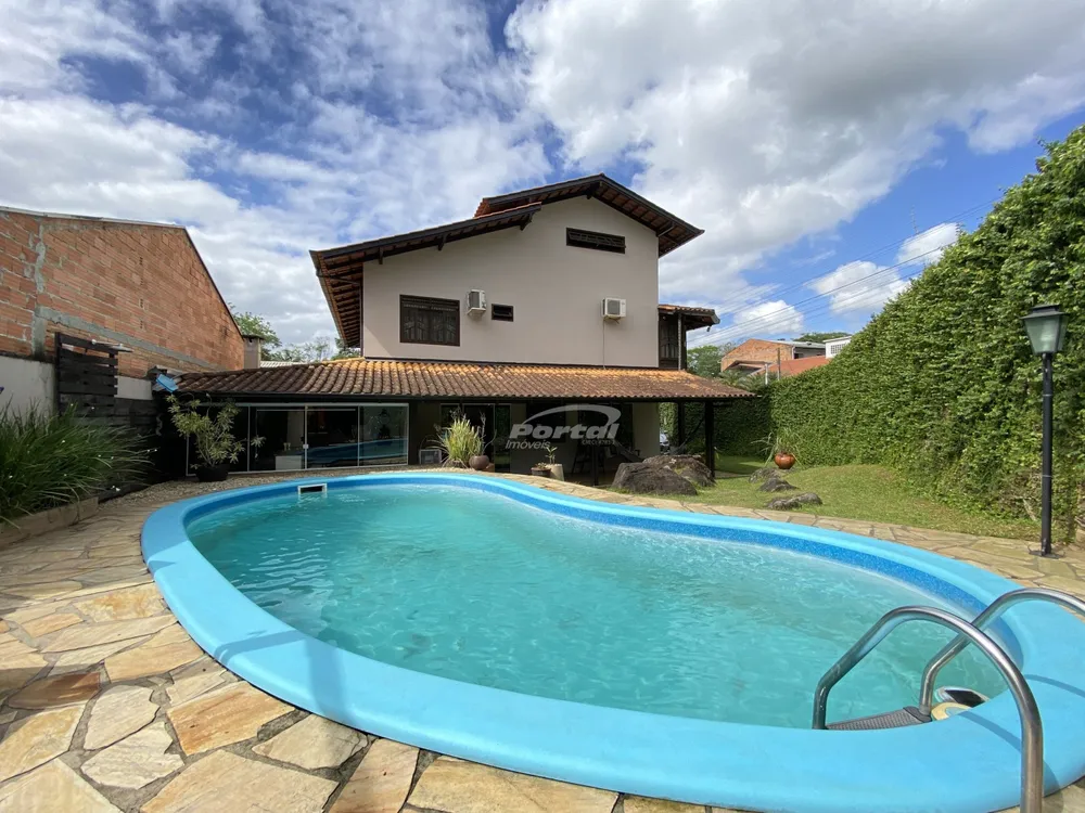 Casa, 3 quartos, 261 m² - Foto 1