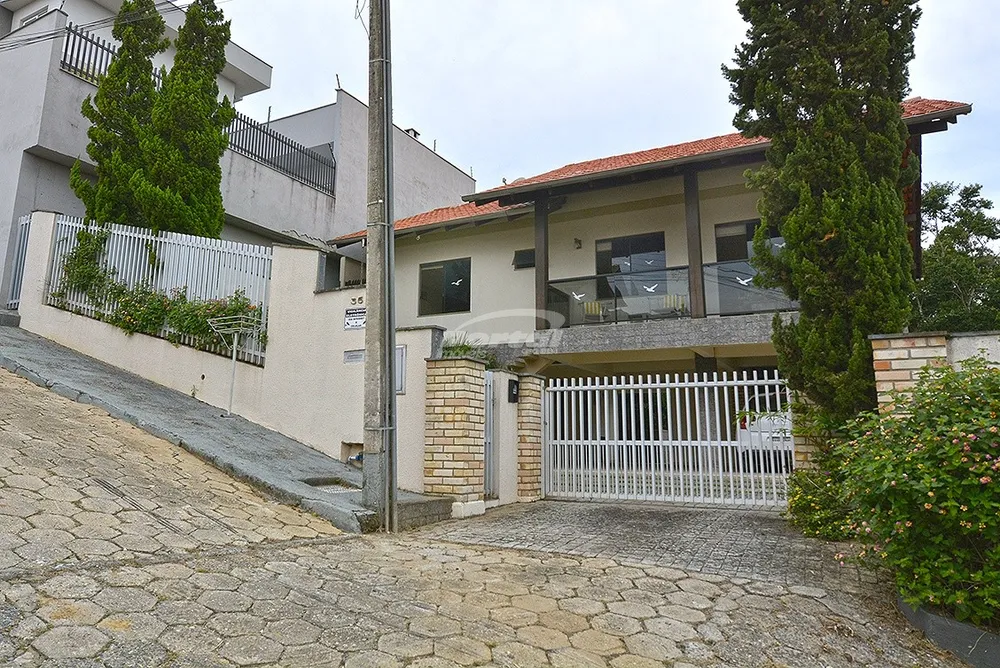 Casa, 4 quartos, 235 m² - Foto 1