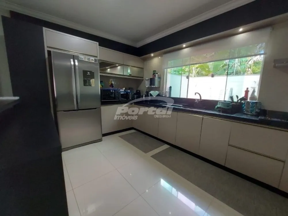 Casa, 3 quartos, 289 m² - Foto 2