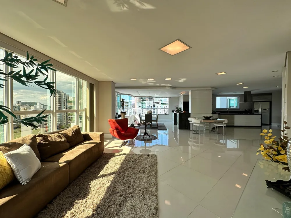 Apartamento, 3 quartos, 240 m² - Foto 1