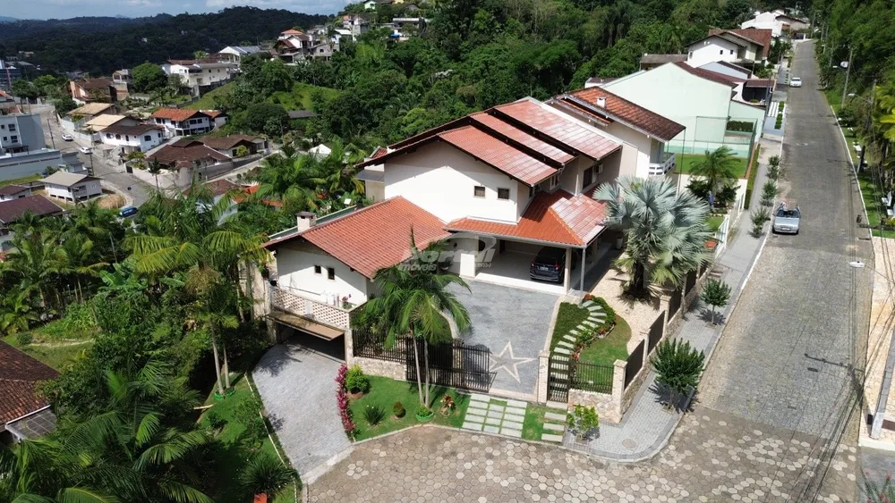 Casa, 3 quartos, 231 m² - Foto 1
