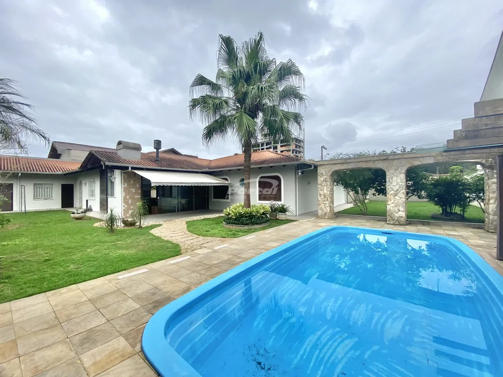 Casa, 4 quartos, 221 m² - Foto 1